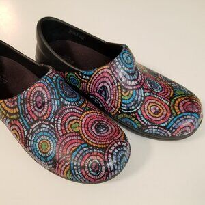 Crocs Dual Comfort  Multi-Color Fun Pattern - Size 7 - Clog Style Women's Shoes